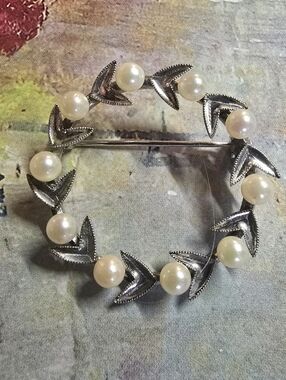 Vintage Engraved Leaf Japanese Saltwater Akoya Wreath Pearl Brooch Pin- Sterling
